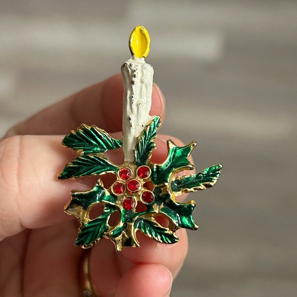 4/$50 BJ stamp Festive Candle and Holly Brooch 🎄